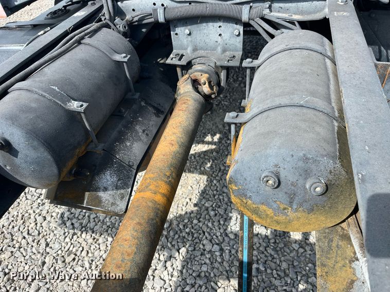 image for item LA9946 1998 Ford F700  truck cab and chassis