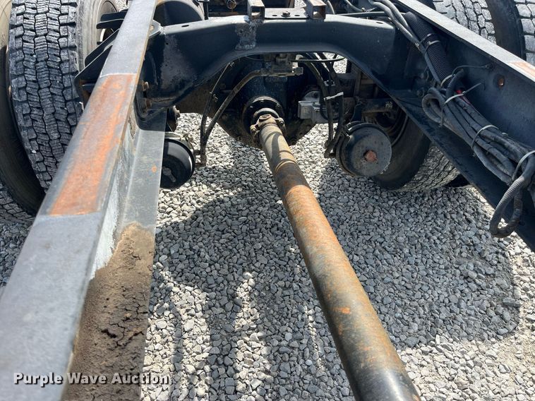 image for item LA9946 1998 Ford F700  truck cab and chassis