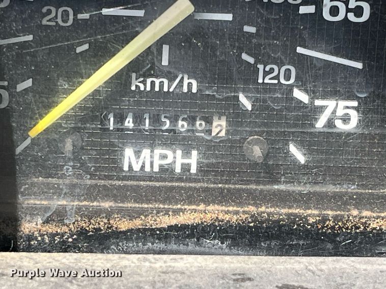 image for item LA9946 1998 Ford F700  truck cab and chassis