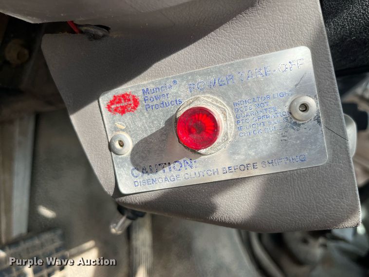 image for item LA9946 1998 Ford F700  truck cab and chassis