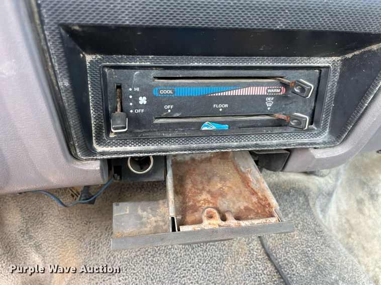 image for item LA9946 1998 Ford F700  truck cab and chassis