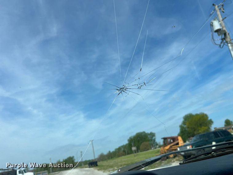 image for item LA9946 1998 Ford F700  truck cab and chassis