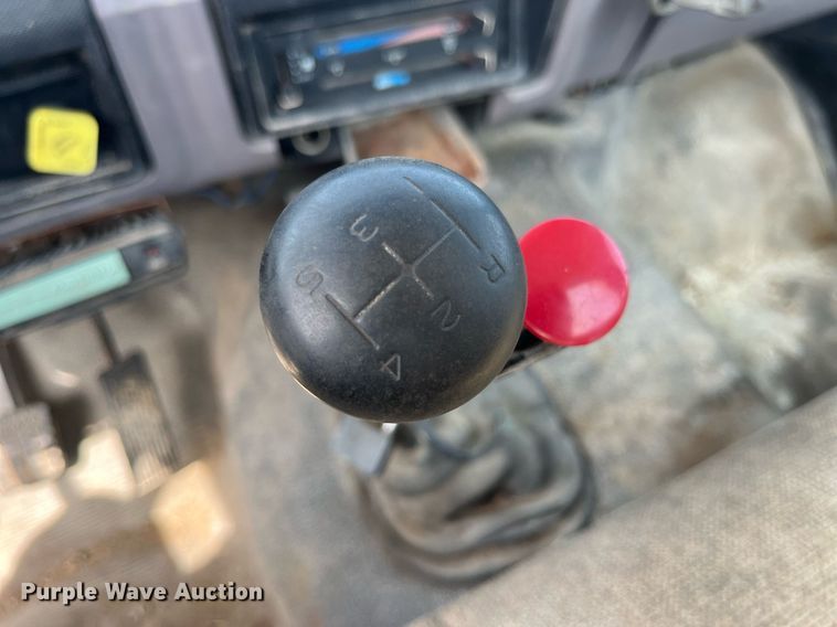 image for item LA9946 1998 Ford F700  truck cab and chassis