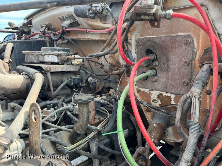 image for item LA9946 1998 Ford F700  truck cab and chassis