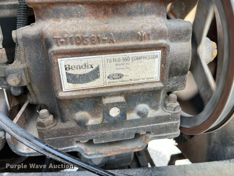 image for item LA9946 1998 Ford F700  truck cab and chassis