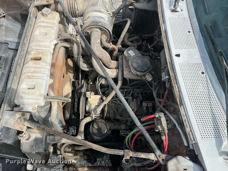 image for item LA9946 1998 Ford F700  truck cab and chassis