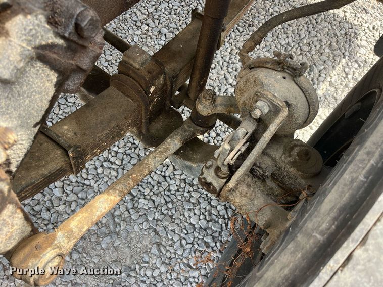 image for item LA9946 1998 Ford F700  truck cab and chassis