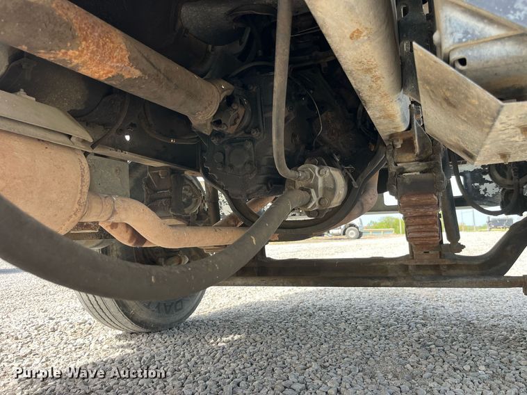 image for item LA9946 1998 Ford F700  truck cab and chassis