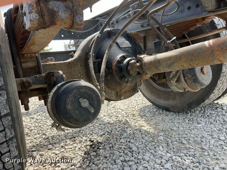 image for item LA9946 1998 Ford F700  truck cab and chassis