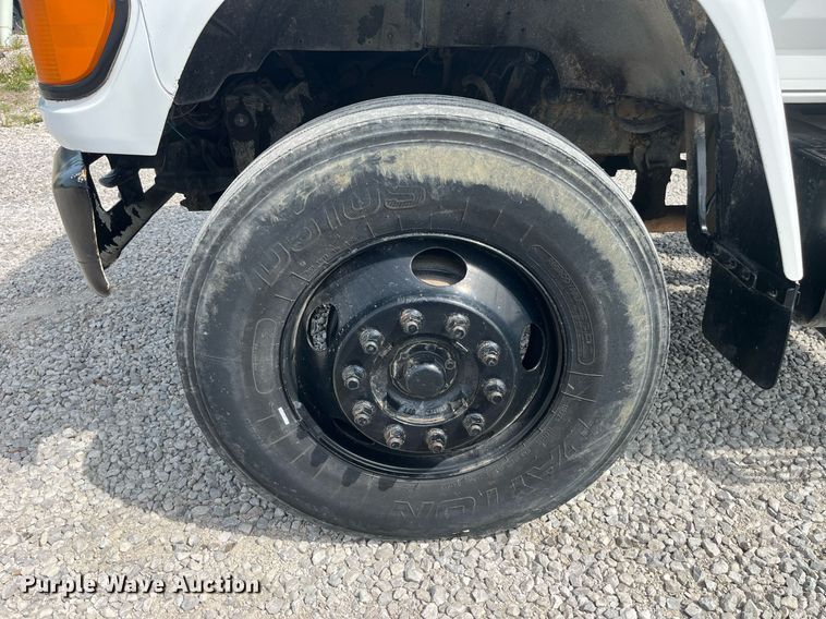 image for item LA9946 1998 Ford F700  truck cab and chassis