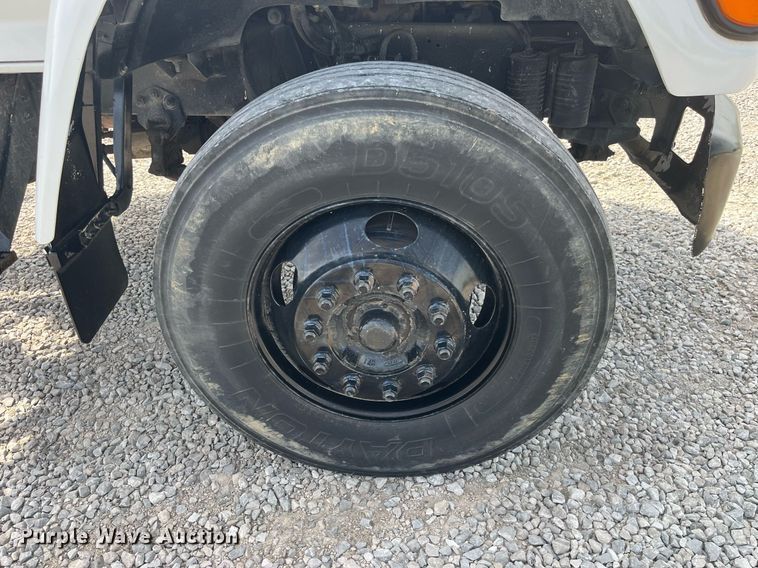 image for item LA9946 1998 Ford F700  truck cab and chassis