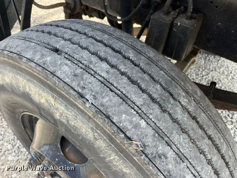 image for item LA9946 1998 Ford F700  truck cab and chassis