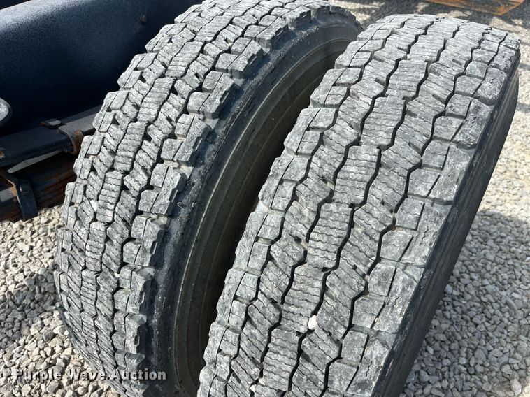 image for item LA9946 1998 Ford F700  truck cab and chassis