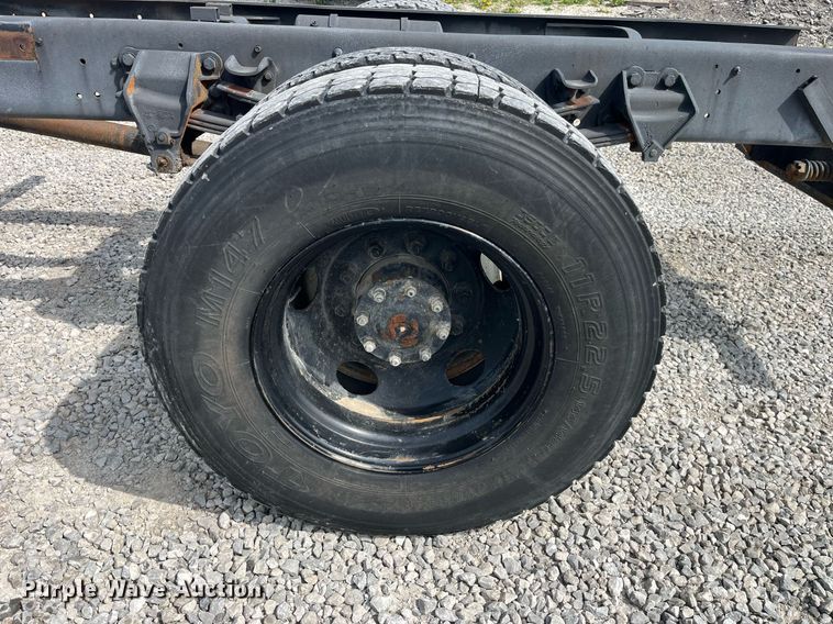 image for item LA9946 1998 Ford F700  truck cab and chassis