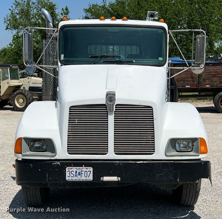 image for item LG9126 1999 Kenworth T300  flatbed truck