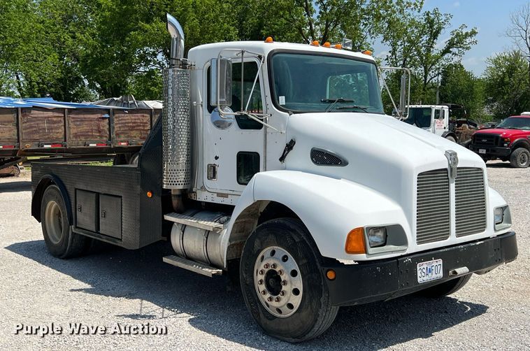 image for item LG9126 1999 Kenworth T300  flatbed truck