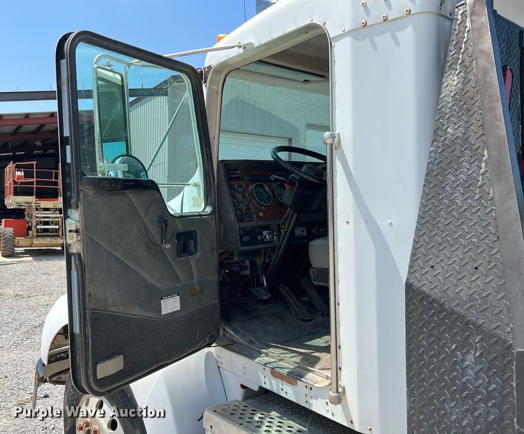 image for item LG9126 1999 Kenworth T300  flatbed truck