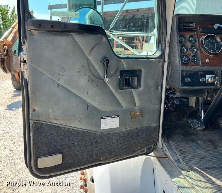 image for item LG9126 1999 Kenworth T300  flatbed truck