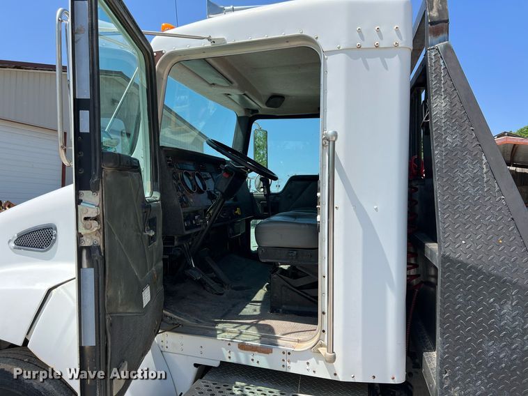 image for item LG9126 1999 Kenworth T300  flatbed truck