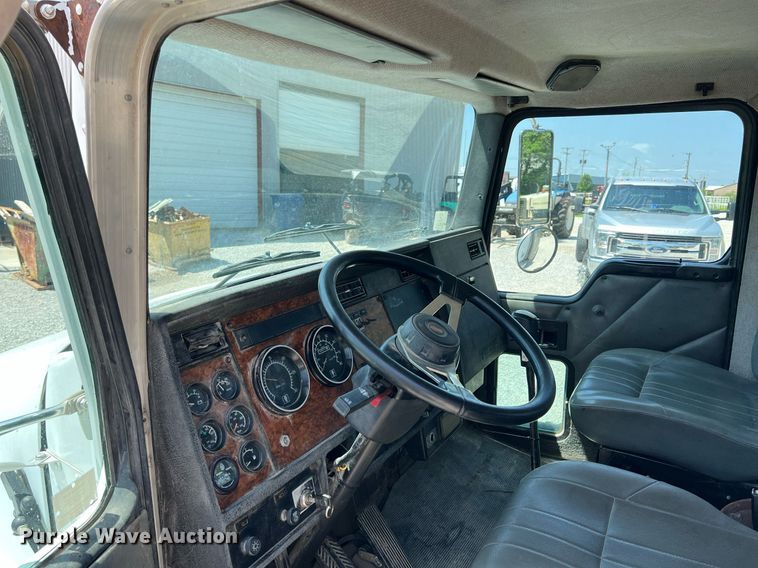 image for item LG9126 1999 Kenworth T300  flatbed truck