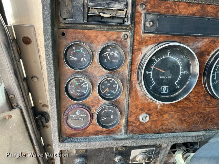 image for item LG9126 1999 Kenworth T300  flatbed truck