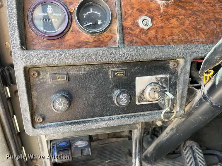 image for item LG9126 1999 Kenworth T300  flatbed truck