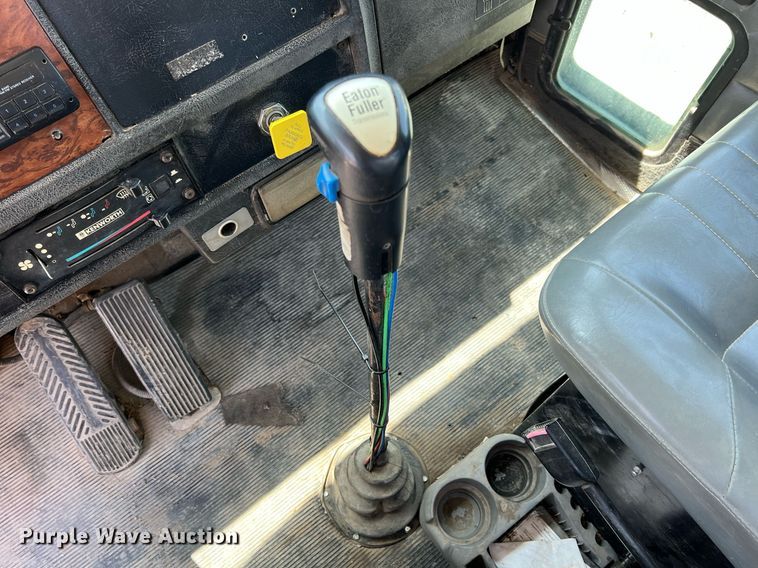 image for item LG9126 1999 Kenworth T300  flatbed truck