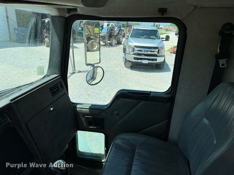 image for item LG9126 1999 Kenworth T300  flatbed truck