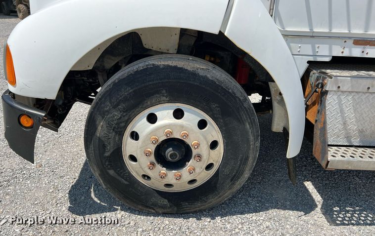 image for item LG9126 1999 Kenworth T300  flatbed truck