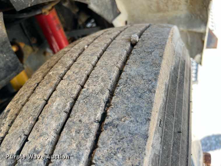 image for item LG9126 1999 Kenworth T300  flatbed truck