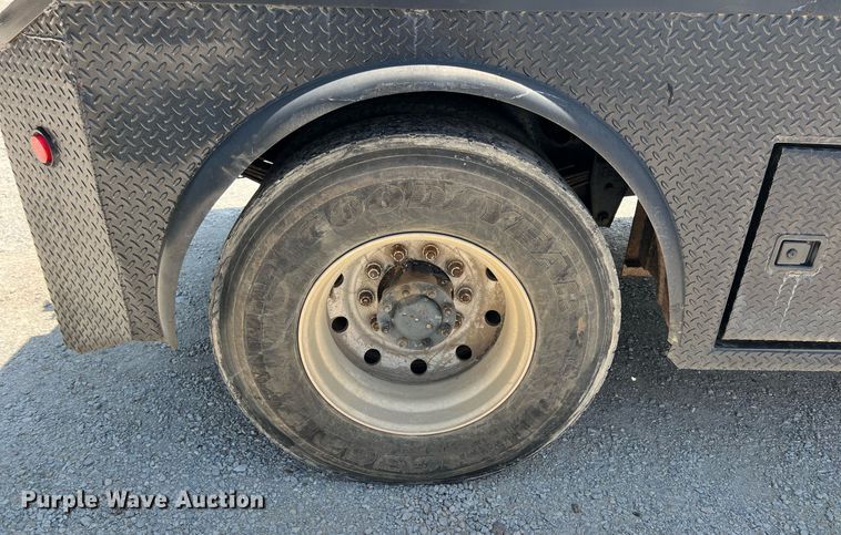 image for item LG9126 1999 Kenworth T300  flatbed truck