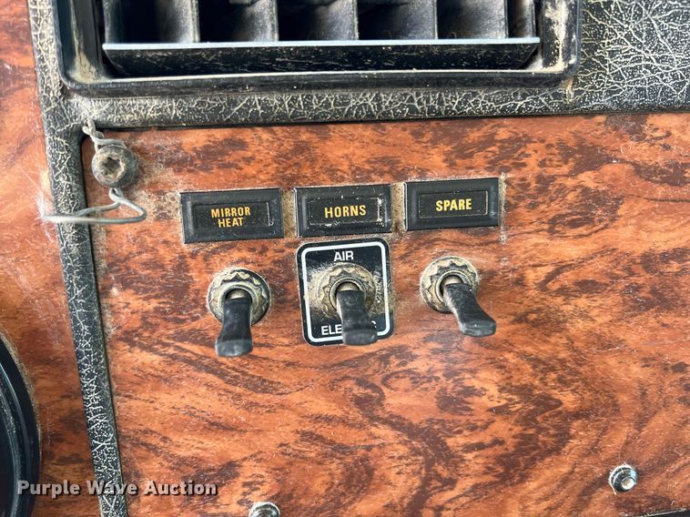 image for item LG9126 1999 Kenworth T300  flatbed truck