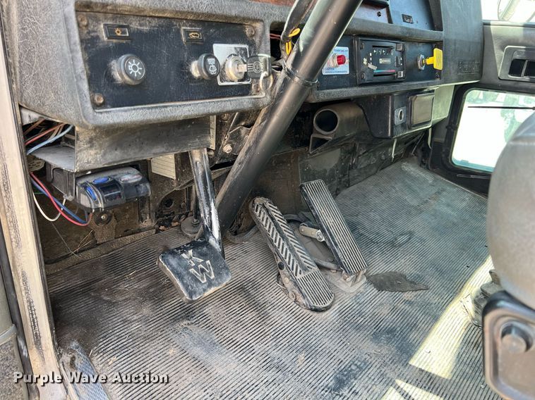 image for item LG9126 1999 Kenworth T300  flatbed truck