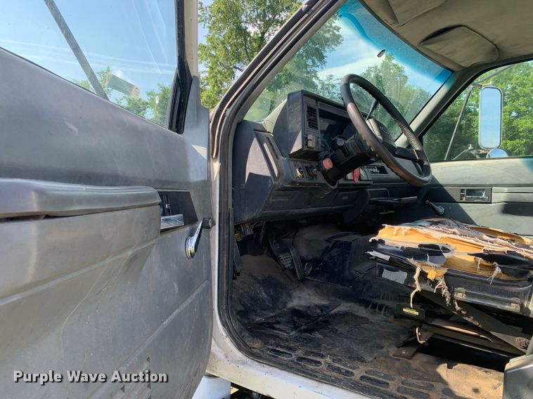 image for item LH9634 1995 Chevrolet Kodiak C6500  truck cab and chassis