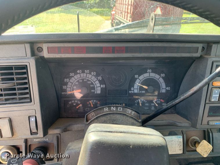 image for item LH9634 1995 Chevrolet Kodiak C6500  truck cab and chassis