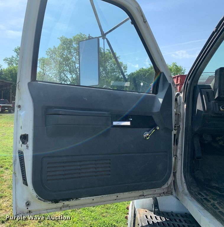 image for item LH9634 1995 Chevrolet Kodiak C6500  truck cab and chassis