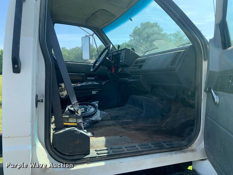 image for item LH9634 1995 Chevrolet Kodiak C6500  truck cab and chassis