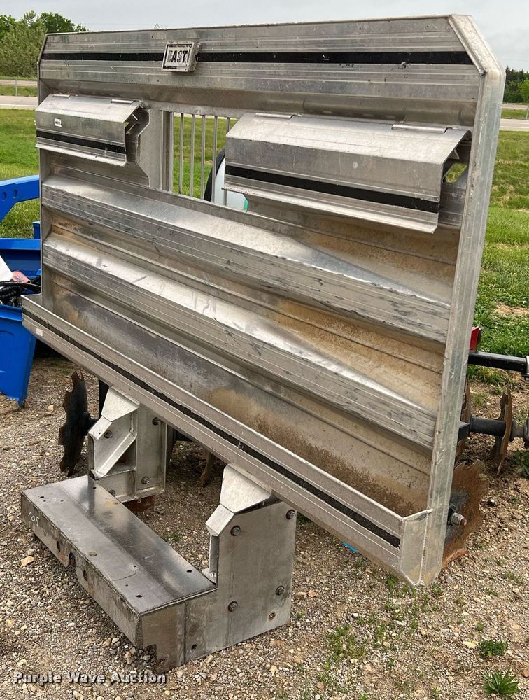 image for item LI9705 East  aluminum headache rack