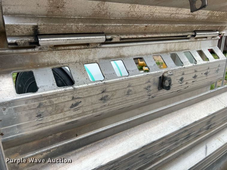 image for item LI9705 East  aluminum headache rack