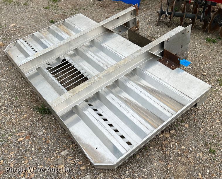 image for item LI9705 East  aluminum headache rack