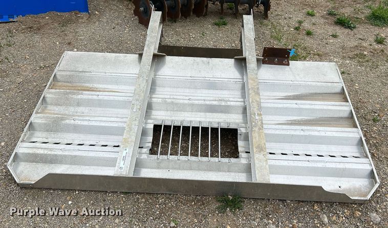 image for item LI9705 East  aluminum headache rack