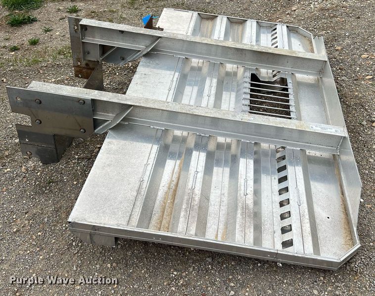 image for item LI9705 East  aluminum headache rack