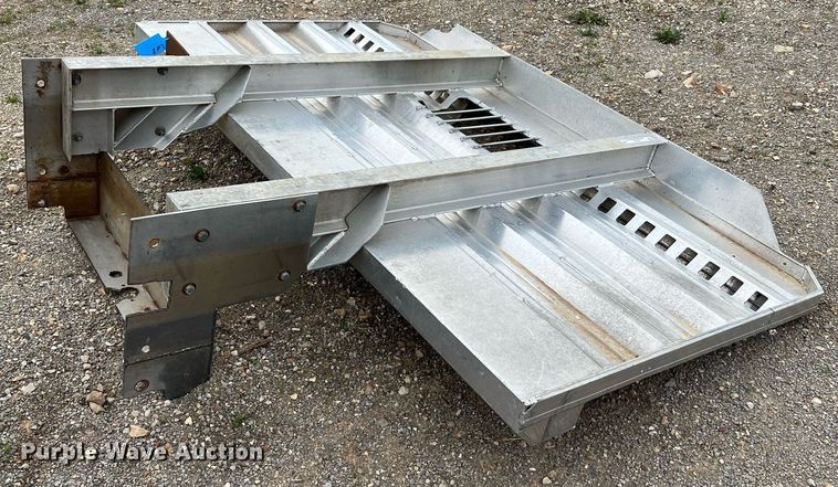 image for item LI9705 East  aluminum headache rack