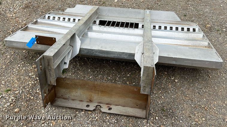 image for item LI9705 East  aluminum headache rack