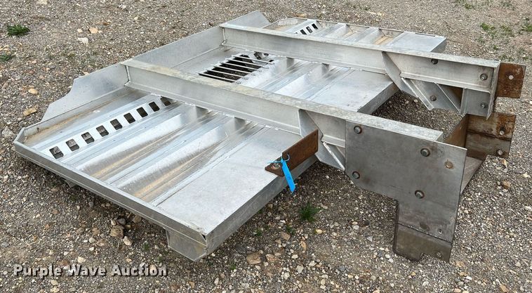 image for item LI9705 East  aluminum headache rack