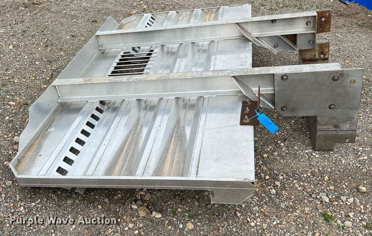 image for item LI9705 East  aluminum headache rack