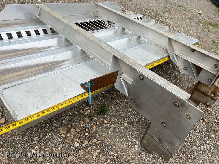 image for item LI9705 East  aluminum headache rack