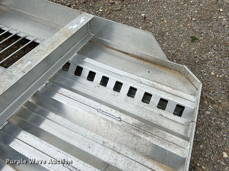 image for item LI9705 East  aluminum headache rack