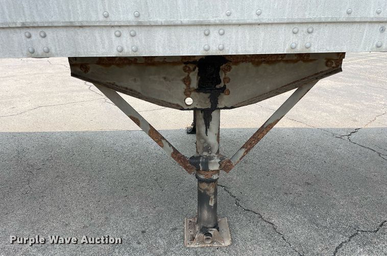 image for item LJ9676 1999 Stoughton AVW-485T-S-C  dry van trailer
