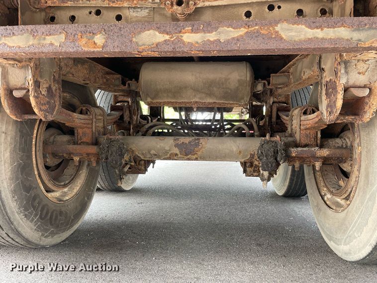 image for item LJ9676 1999 Stoughton AVW-485T-S-C  dry van trailer